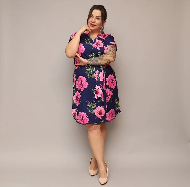 Sukienka w kwiaty z paskiem granatowa (744)