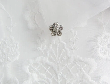 ELEGANCKA BLUZKA Z KOŁNIERZYKIEM BIAŁA (8520-1)