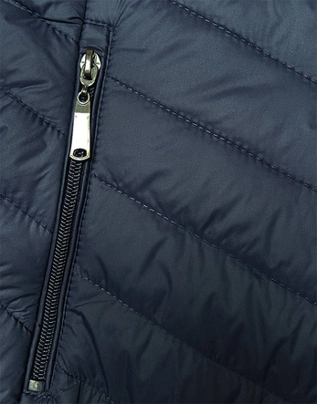 Cienka pikowana kamizelka damska ze stójką granatowa (16M9063-215)