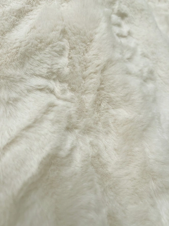 Płaszcz futerko damskie z kołnierzem ecru (WD2332)