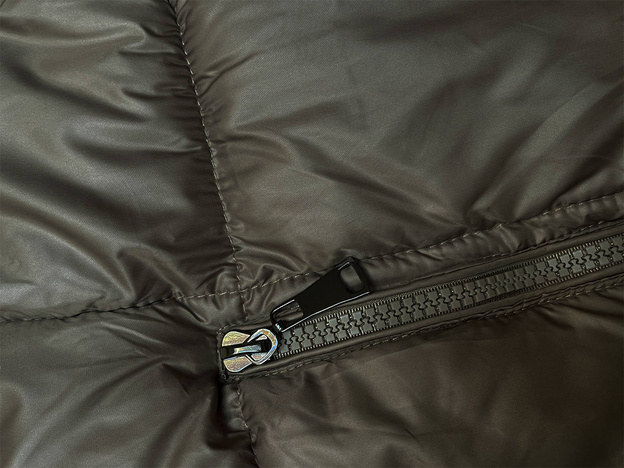 Prosta kamizelka damska z kapturem khaki (YP-22072-6)
