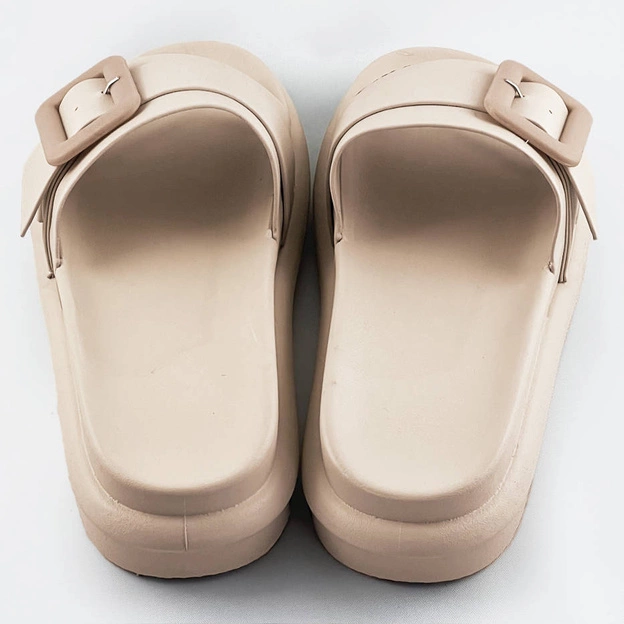 Damskie klapki z klamrą beżowe (xa136)