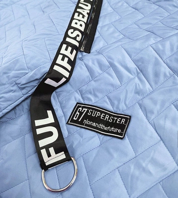 DŁUGA ASYMETRYCZNA KAMIZELKA DAMSKA NIEBIESKA (677ART)