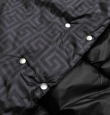 Dwustronna długa kurtka z kapturem czarna/oberżyna (P22-6638-1+1)