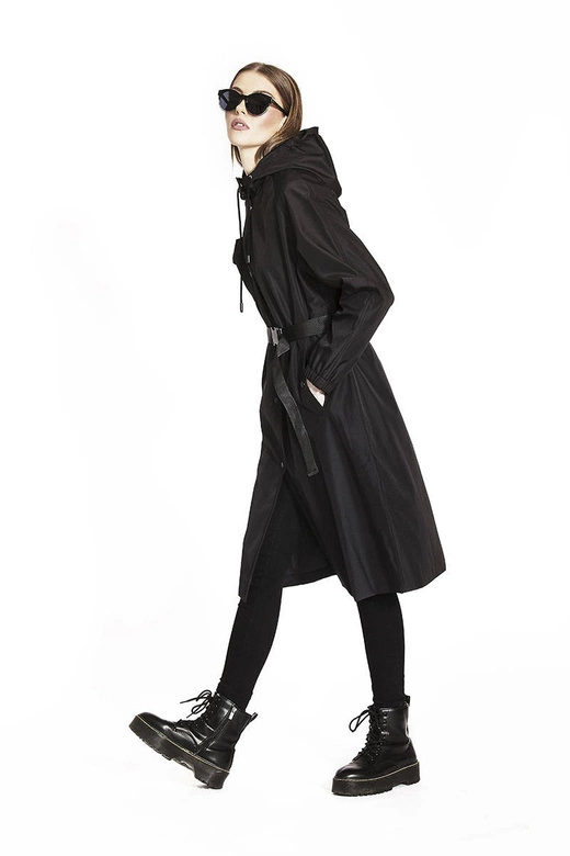 Długi płaszcz z paskiem czarny (AG5-019)