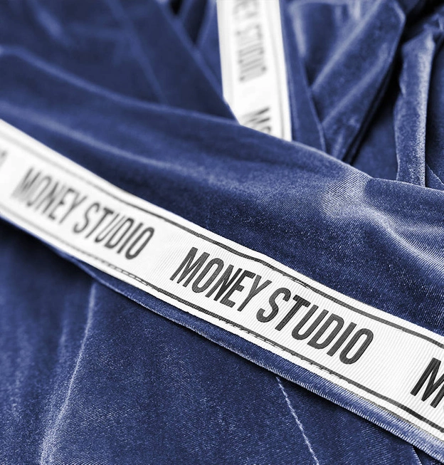 WELUROWA NARZUTKA DAMSKA Z KAPTUREM GRANATOWA (734ART)