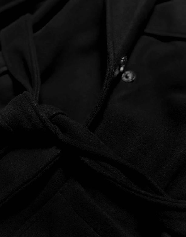 Damski płaszcz z futerkiem czarny (saskia)