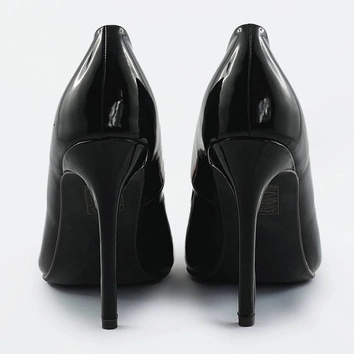 Lakierowane czółenka z ozdobną klamrą czarne (jc3004-1)