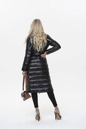 PIKOWANY PŁASZCZ Z WYSOKĄ STÓJKĄ CZARNY (J9-019)