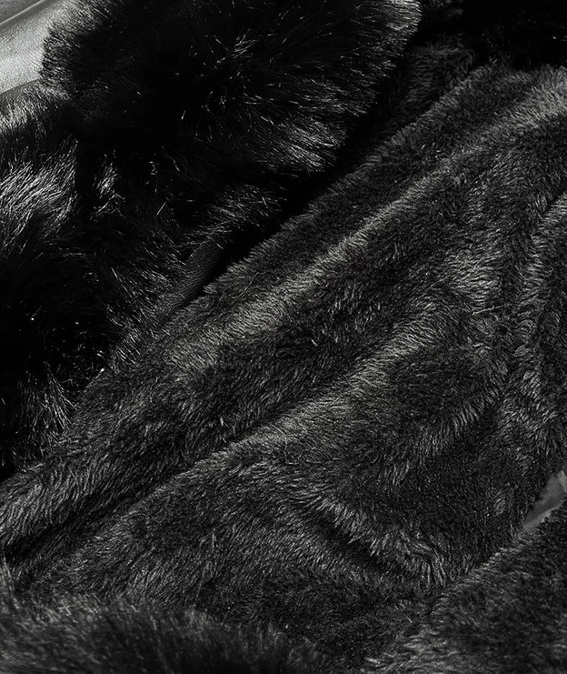 Rozkloszowany płaszcz damski z ekoskóry z futrem czarny (b9738)