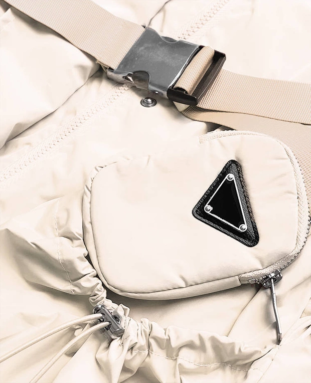 Krótka kurtka damska z paskiem beżowa (ag3-03)