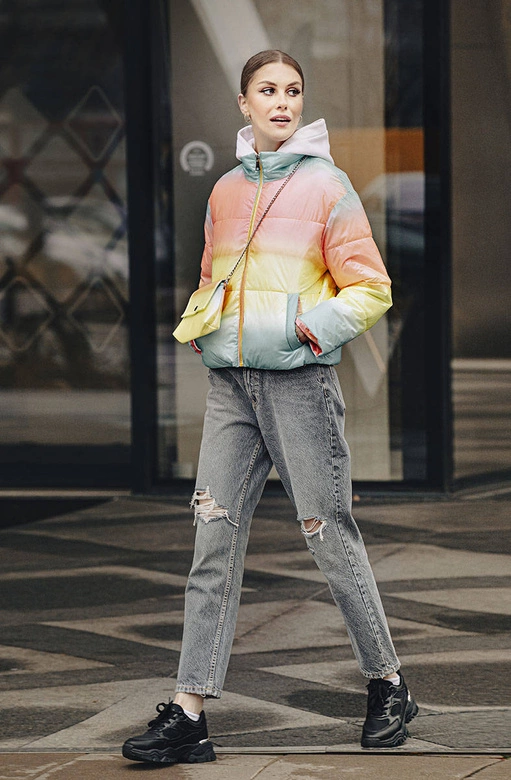 OPALIZUJĄCA DAMSKA KURTKA Z TOREBKĄ RAINBOW (AG3-07)