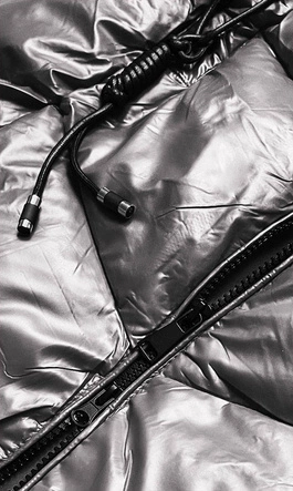 Błyszcząca kamizelka z kapturem szara (b8025-70)