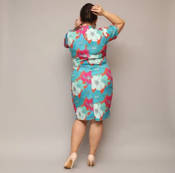 Kopertowa sukienka do kolan w kwiaty zielony-pomarańczowy (742)