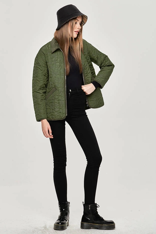 Cienka kurtka damska z ozdobnym pikowaniem zielona (jin226)