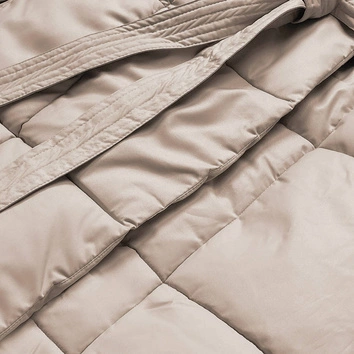 Zimowy płaszcz damski z paskiem jasny beż (2M-061)