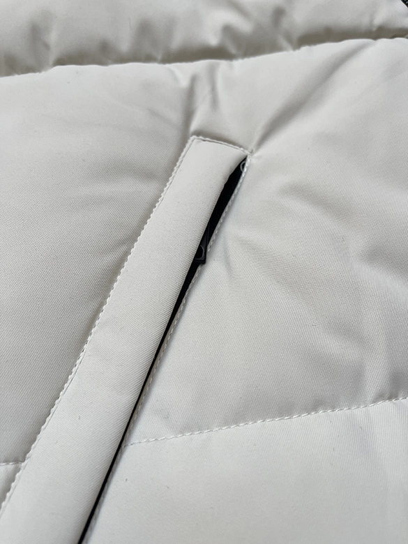 Zimowa kurtka damska z odpinanym kapturem S'west złamany biały (B8303-26)