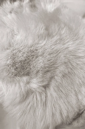 Zimowa kurtka damska z paskiem ecru (5M3156-254)