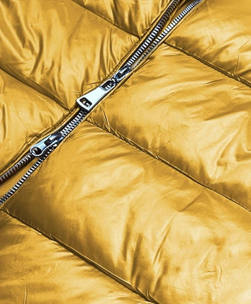 Pikowana kurtka damska z kapturem żółta (8957-c)