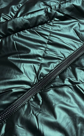 Damska kurtka ze srebrnym kapturem zielona (rqw-7008)