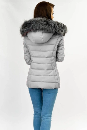 PIKOWANA DAMSKA KURTKA ZIMOWA Z KAPTUREM SZARA (XB9503X)