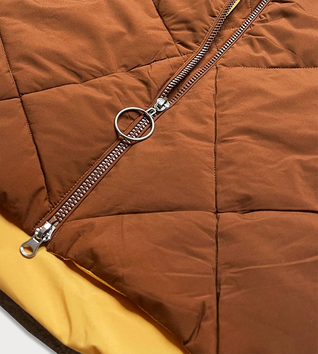 Dłuższa kurtka zimowa damska z wysoką stójką karmelowa (j9-067)