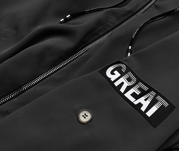 Cienka asymetryczna narzutka damska czarna (B8117-1)