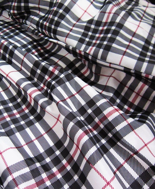 BŁYSZCZĄCA KURTKA ZIMOWA DAMSKA CZARNA (636ART)