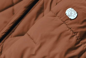 Zimowa kurtka damska z kapturem karmelowa (m-21003)