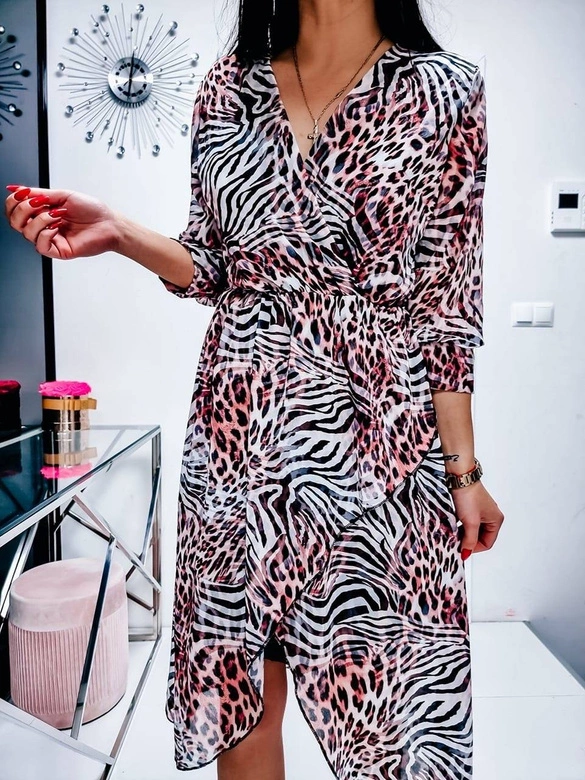 WZORZYSTA SUKIENKA KOPERTOWA RÓŻOWA/ECRU (673/4ART)