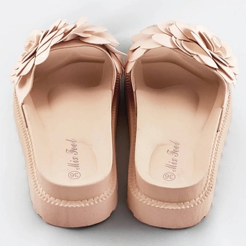 Damskie klapki z kwiatkiem beżowe (cm-41)