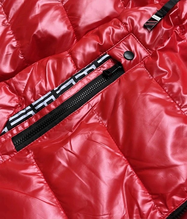 Błyszcząca kurtka z wzorzystymi wstawkami czerwona (w718)