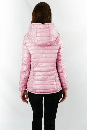 Pikowana kurtka damska z kapturem różowa (b9561)