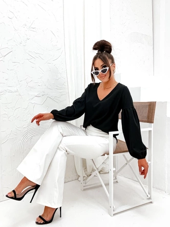 Elegancka bluzka z ozdobnymi rękawami czarna (698)