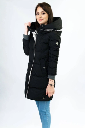 PIKOWANA DAMSKA KURTKA ZIMOWA Z KAPTUREM CZARNA 1 (M-123)