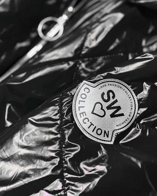 BŁYSZCZĄCA KURTKA DAMSKA ZE ŚCIĄGACZAMI CZARNA (B9792-1)