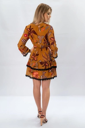 SZYFONOWA SUKIENKA Z FALBANAMI MUSZTARDOWA (452ART)