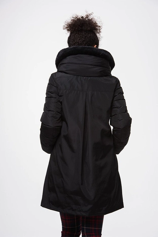DAMSKA ZIMOWA KURTKA Z ŁĄCZONYCH MATERIAŁÓW CZARNA (J19-011)