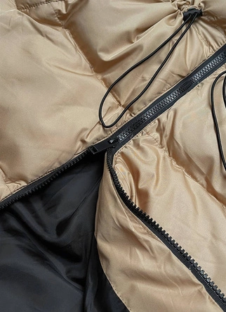 PUCHOWA KAMIZELKA DAMSKA Z KAPTUREM BEŻOWA (738ART)