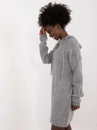 Dzianinowa sukienka z kapturem szara (0582)