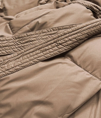 Zimowa kurtka damska kopertowa ciemnobeżowa (5m737-84)