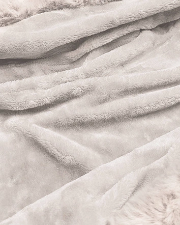 Damska kurtka jeansowa na futrzanej podszewce czarna-ecru (B8068-1046)