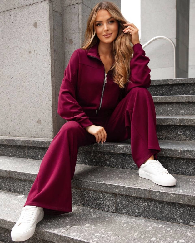 Komplet damski szerokie spodnie i bluza ze stójką bordowy (821109)