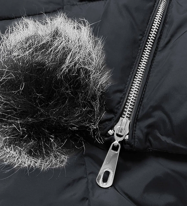 KURTKA DAMSKA ZIMOWA Z WYDŁUŻONYMI BOKAMI CZARNA (GWW1716X)