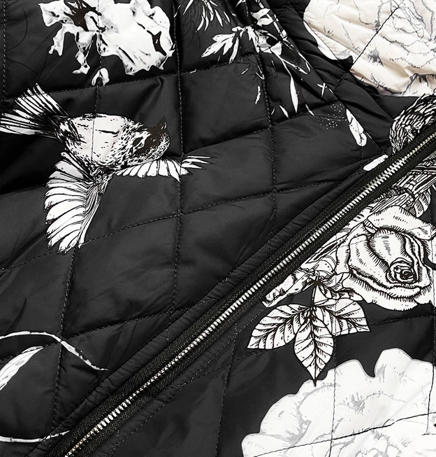 DAMSKA KURTKA W KWIATY CZARNA (7703)