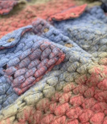 KOSZULOWY PŁASZCZ DAMSKI MELANŻ KORALOWO-NIEBIESKI (2463/1)