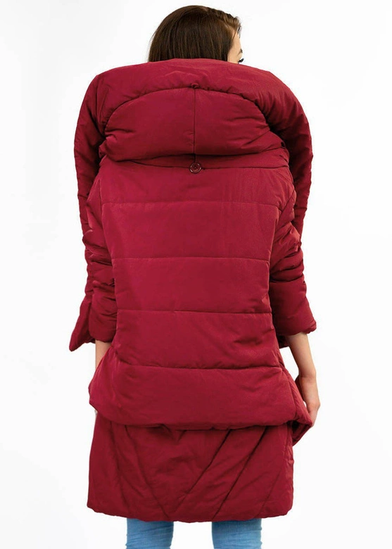 ASYMETRYCZNA DAMSKA KURTKA ZIMOWA CZERWONA (700ART)
