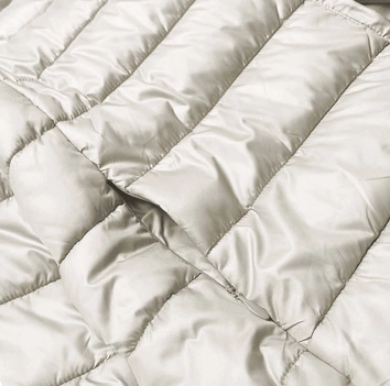 Krótka kurtka damska z dzianinowymi ściągaczami ecru (P22/P3-6636-12)