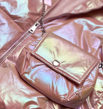 Opalizująca damska kurtka z torebką różowa (ag3-07)