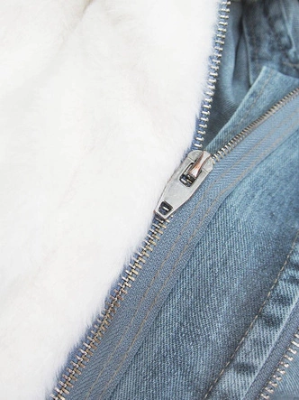 DAMSKA KRÓTKA KURTKA JEANSOWA Z FUTRZANĄ PODPINKĄ NIEBIESKO - BIAŁA (T2866)